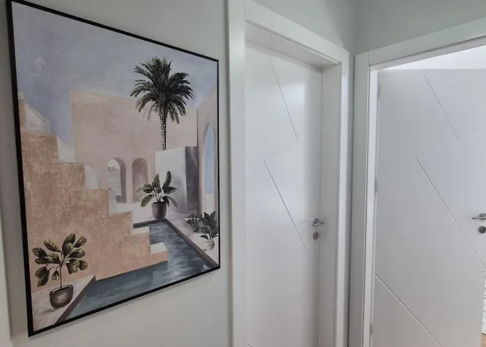 Apartment Mosaic Cane 2 *