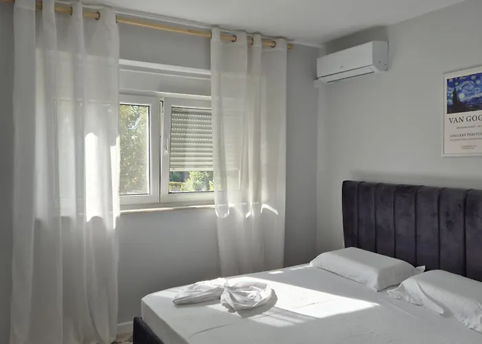 Mosaic Cane 2 Apartment